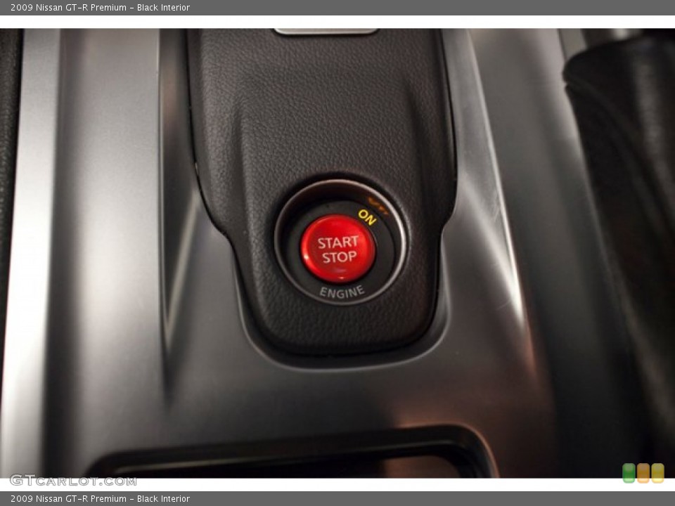 Black Interior Controls for the 2009 Nissan GT-R Premium #86838725