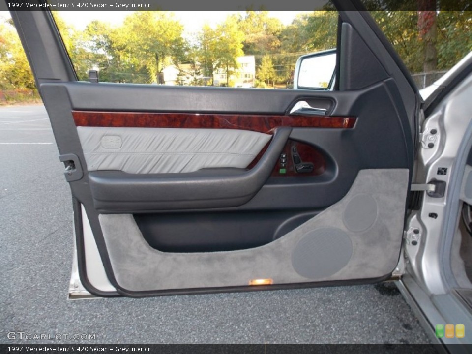 Grey Interior Door Panel for the 1997 Mercedes-Benz S 420 Sedan #86881248