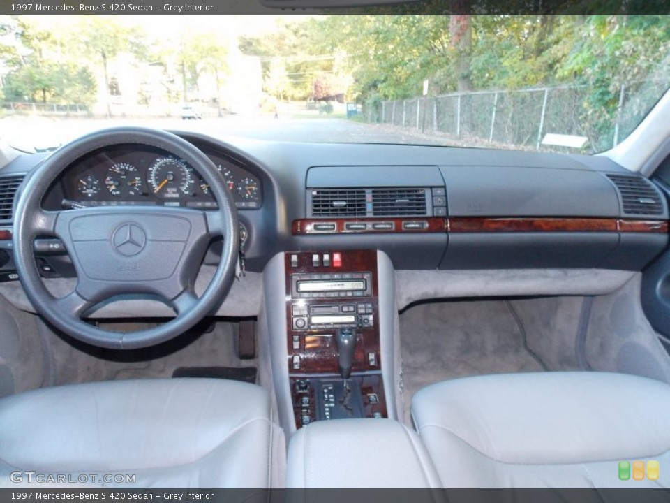 Grey Interior Dashboard for the 1997 Mercedes-Benz S 420 Sedan #86881353