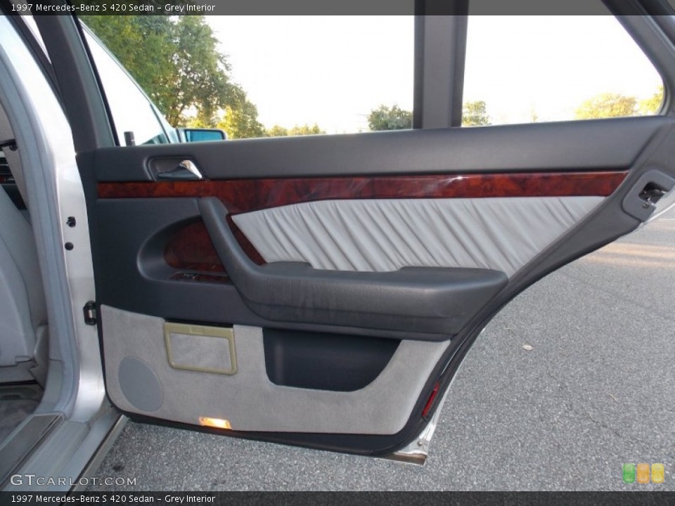 Grey Interior Door Panel for the 1997 Mercedes-Benz S 420 Sedan #86881611