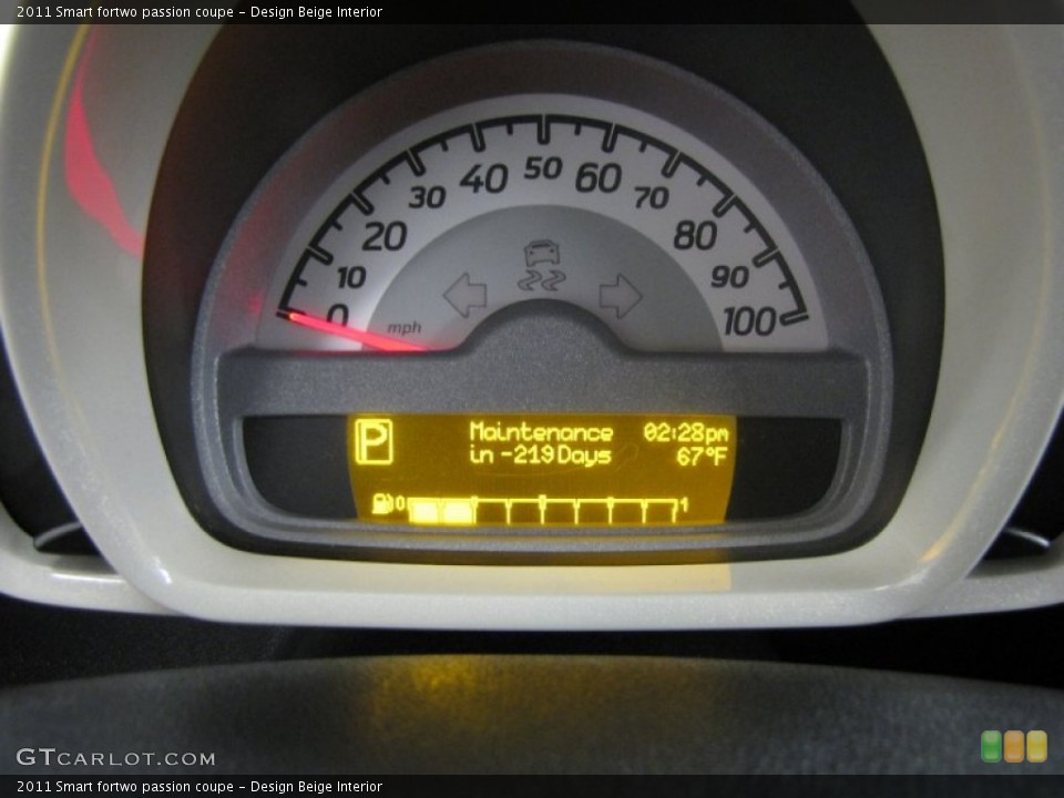 Design Beige Interior Gauges for the 2011 Smart fortwo passion coupe #86930866