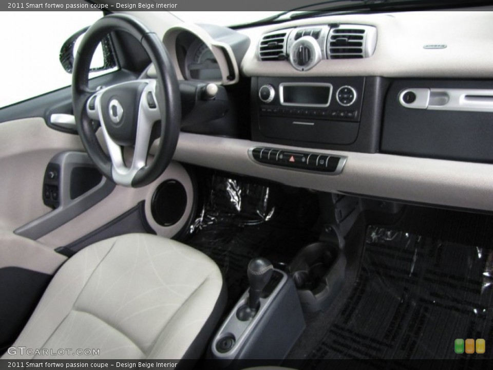 Design Beige Interior Dashboard for the 2011 Smart fortwo passion coupe #86930884