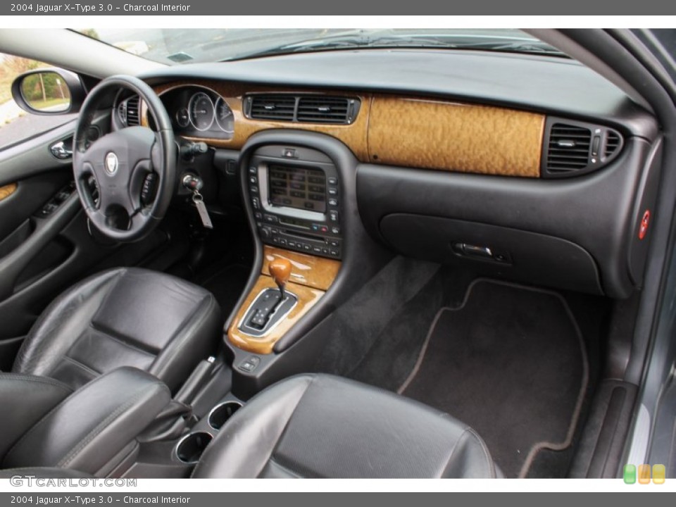 Charcoal Interior Dashboard for the 2004 Jaguar X-Type 3.0 #86936770