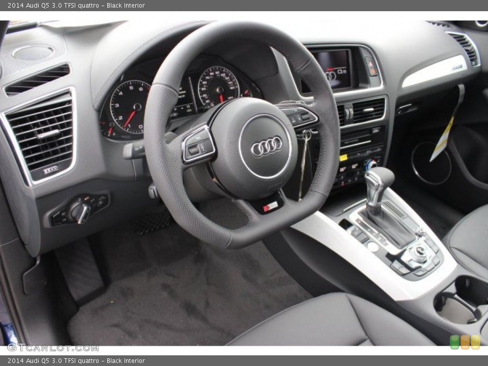 Black Interior Dashboard for the 2014 Audi Q5 3.0 TFSI quattro #87039621