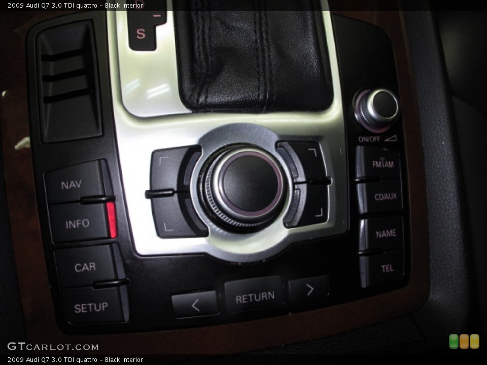 Black Interior Controls for the 2009 Audi Q7 3.0 TDI quattro #87046529