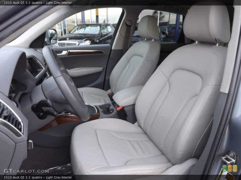 Light Grey Interior Front Seat for the 2010 Audi Q5 3.2 quattro #87088440
