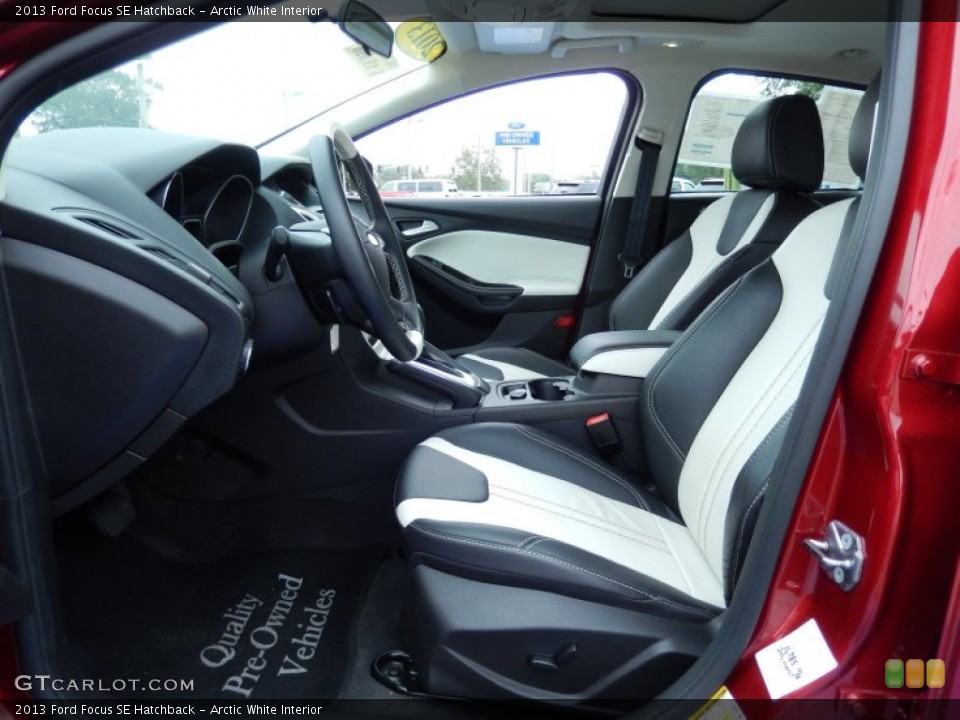 Arctic White Interior Photo for the 2013 Ford Focus SE Hatchback #87108618