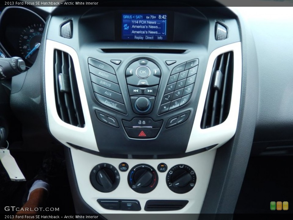 Arctic White Interior Controls for the 2013 Ford Focus SE Hatchback #87108903