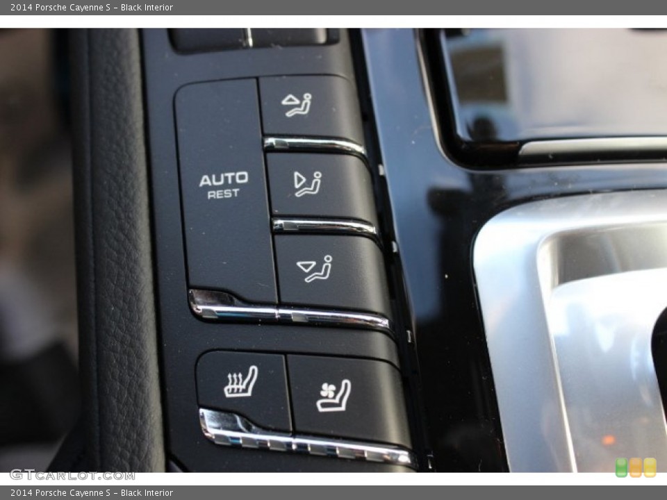 Black Interior Controls for the 2014 Porsche Cayenne S #87114825