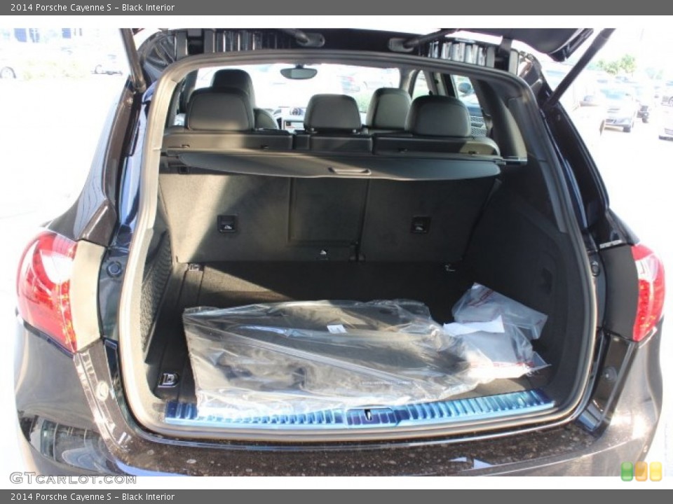 Black Interior Trunk for the 2014 Porsche Cayenne S #87115050