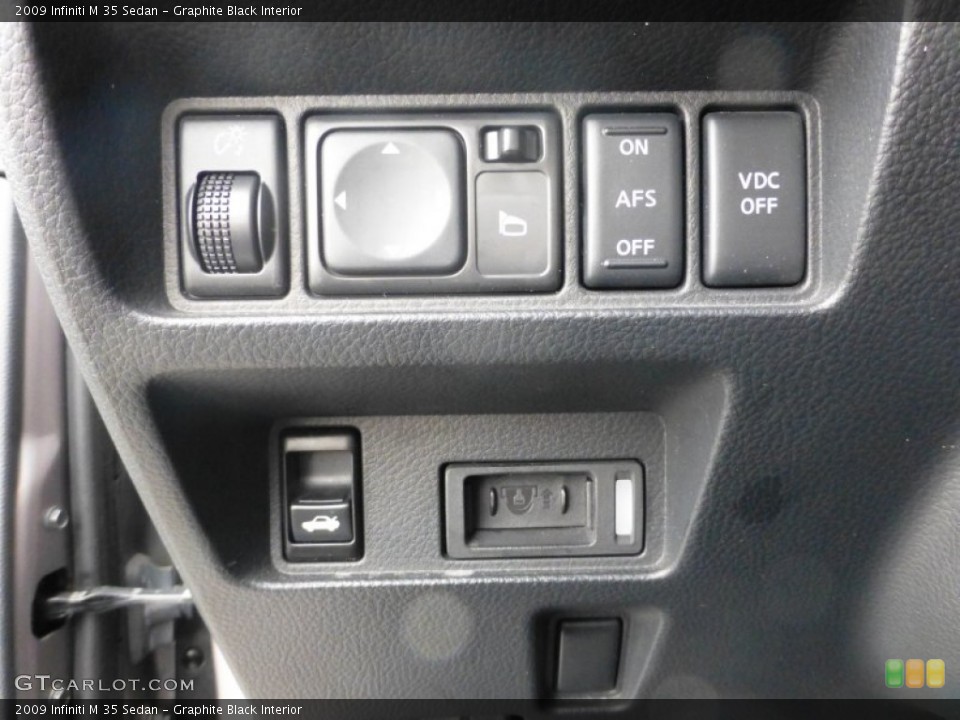 Graphite Black Interior Controls for the 2009 Infiniti M 35 Sedan #87117291