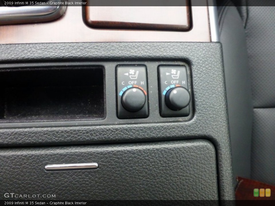 Graphite Black Interior Controls for the 2009 Infiniti M 35 Sedan #87117408