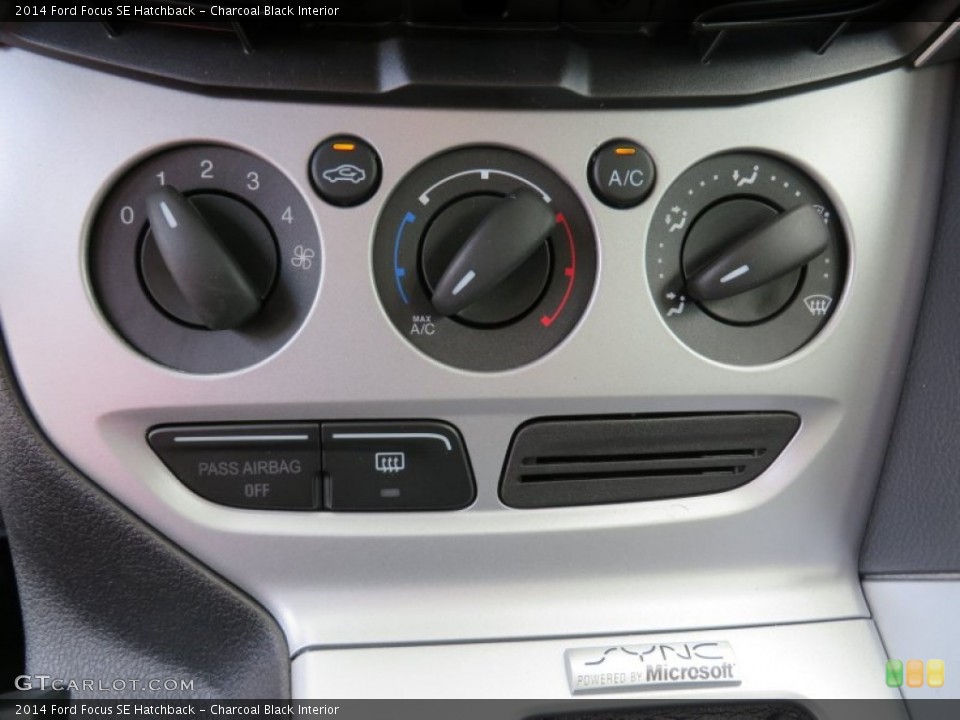 Charcoal Black Interior Controls for the 2014 Ford Focus SE Hatchback #87163581