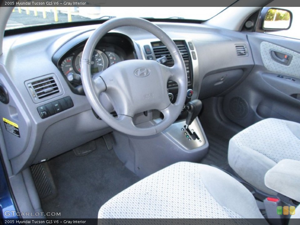 Gray 2005 Hyundai Tucson Interiors