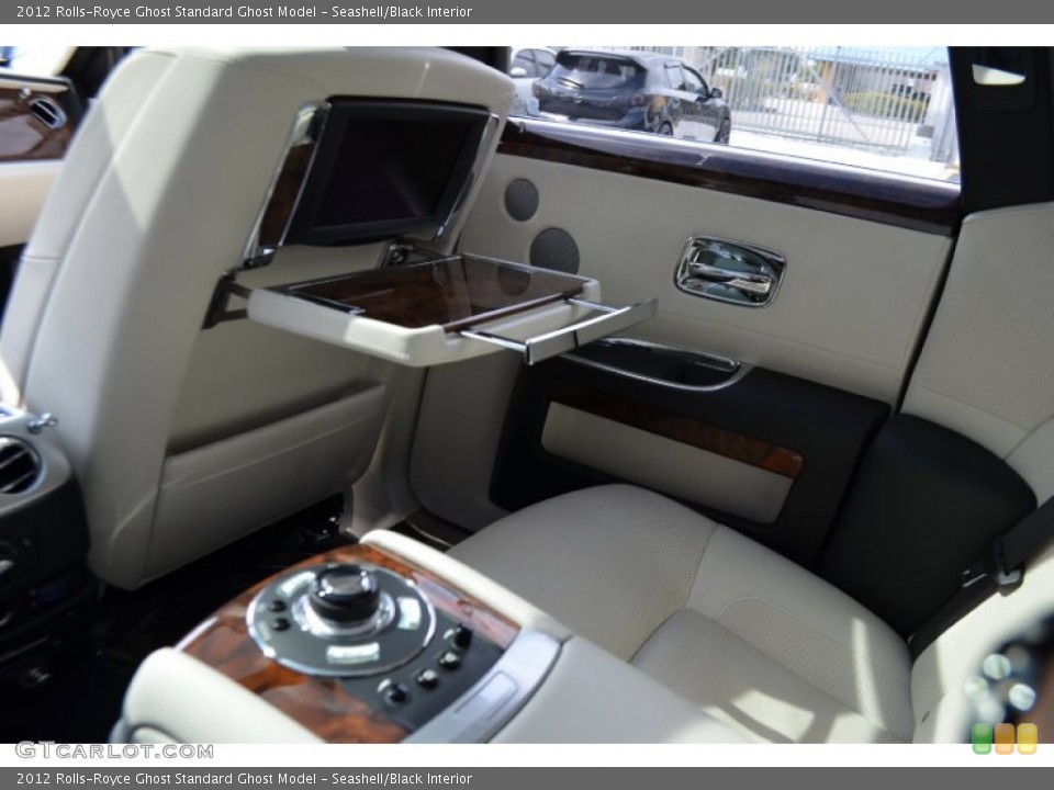Seashell/Black Interior Controls for the 2012 Rolls-Royce Ghost  #87238569