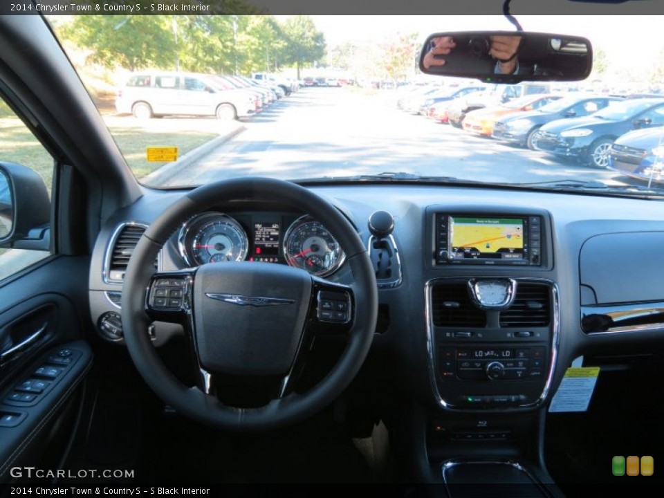 S Black Interior Dashboard for the 2014 Chrysler Town & Country S #87280743