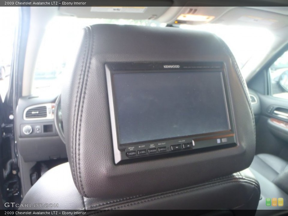 Ebony Interior Entertainment System for the 2009 Chevrolet Avalanche LTZ #87314638