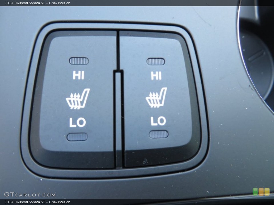 Gray Interior Controls for the 2014 Hyundai Sonata SE #87337119