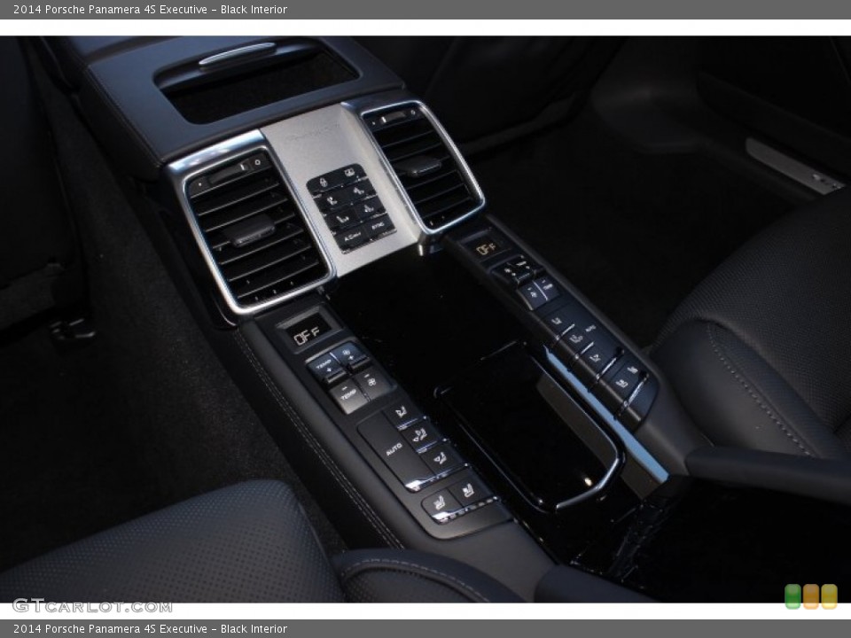 Black Interior Controls for the 2014 Porsche Panamera 4S Executive #87488150