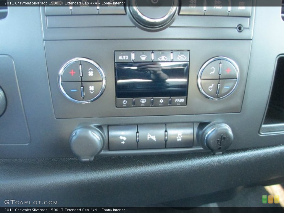 Ebony Interior Controls for the 2011 Chevrolet Silverado 1500 LT Extended Cab 4x4 #87491384