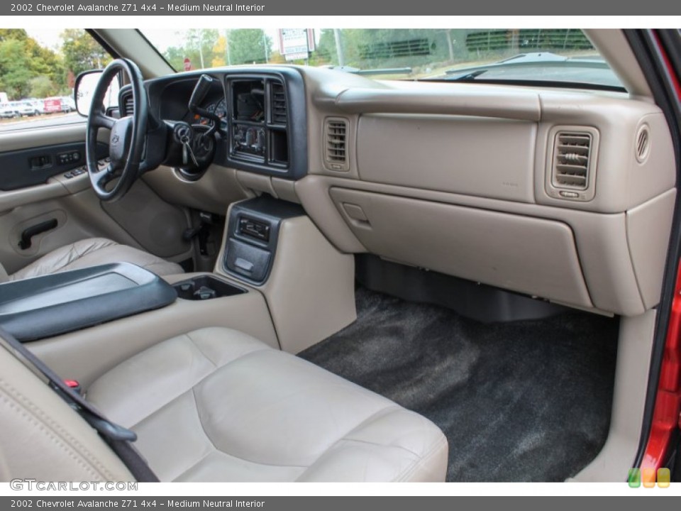 Medium Neutral Interior Photo for the 2002 Chevrolet Avalanche Z71 4x4 #87609883