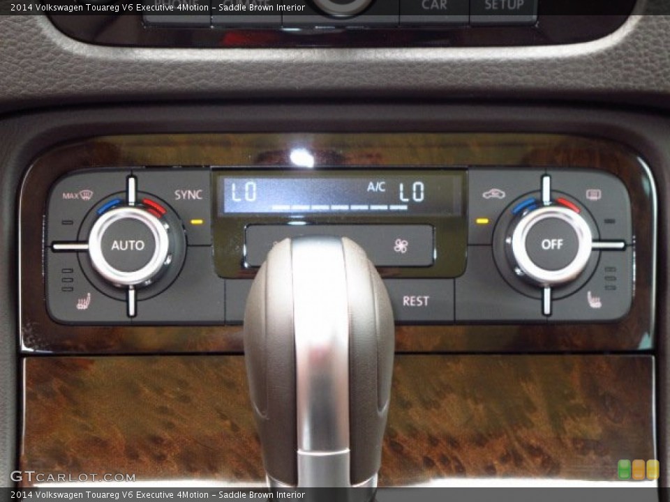Saddle Brown Interior Controls for the 2014 Volkswagen Touareg V6 Executive 4Motion #87641503