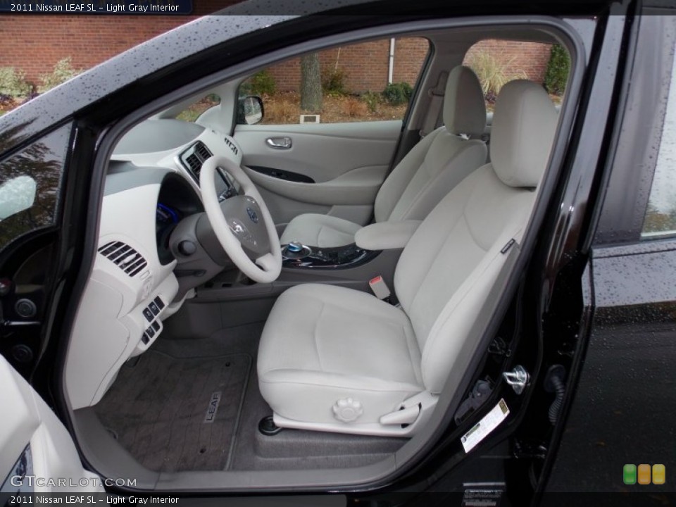 Light Gray Interior Photo for the 2011 Nissan LEAF SL #87681596