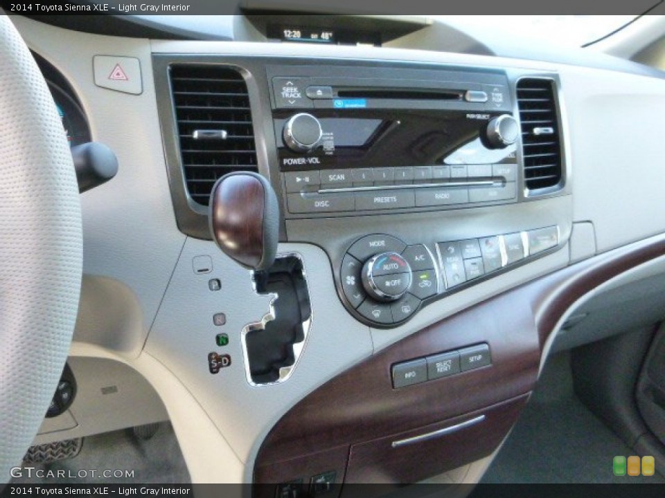 Light Gray Interior Controls for the 2014 Toyota Sienna XLE #87684182