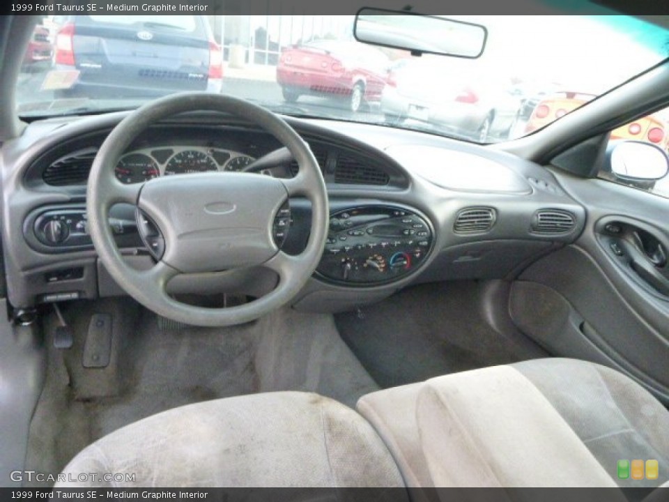 Medium Graphite Interior Photo for the 1999 Ford Taurus SE #87704801