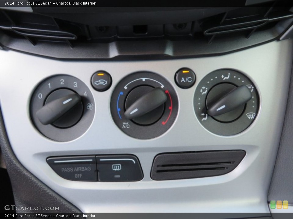 Charcoal Black Interior Controls for the 2014 Ford Focus SE Sedan #87743535