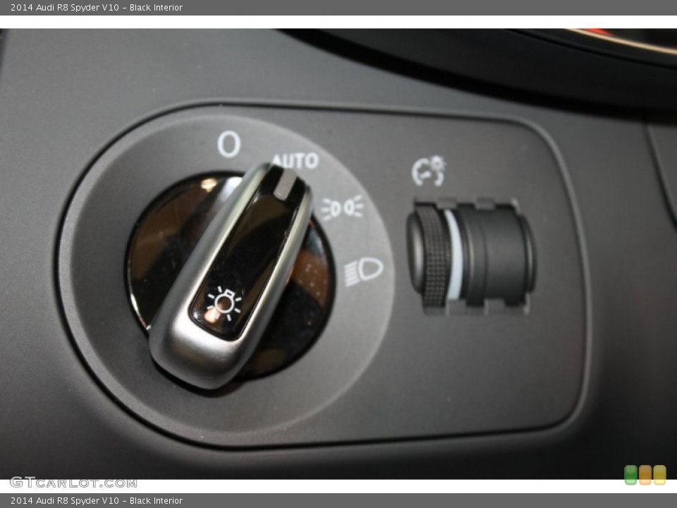 Black Interior Controls for the 2014 Audi R8 Spyder V10 #87930573