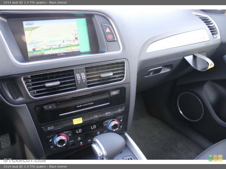 Black Interior Controls for the 2014 Audi Q5 3.0 TFSI quattro #88037954
