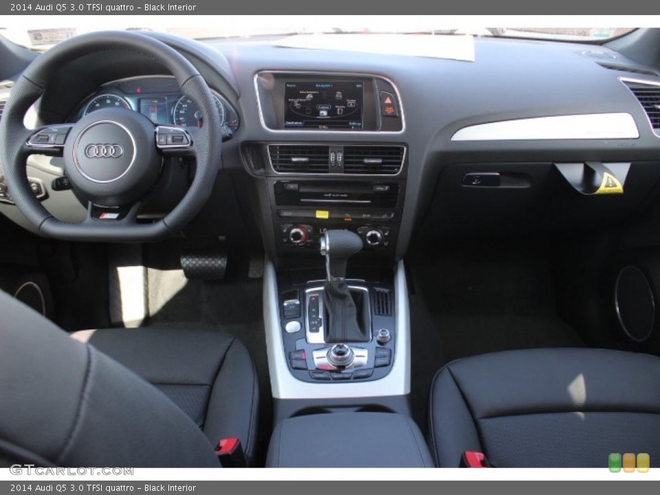 Black Interior Dashboard for the 2014 Audi Q5 3.0 TFSI quattro #88038248