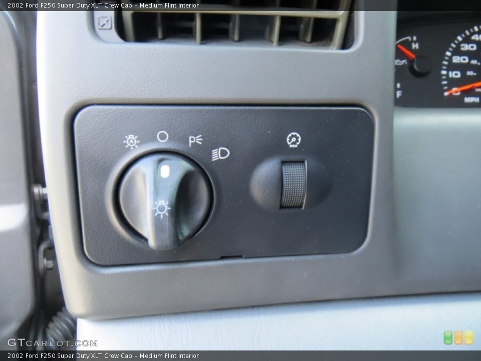 Medium Flint Interior Controls for the 2002 Ford F250 Super Duty XLT Crew Cab #88128002