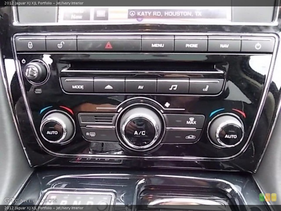 Jet/Ivory Interior Controls for the 2012 Jaguar XJ XJL Portfolio #88205958