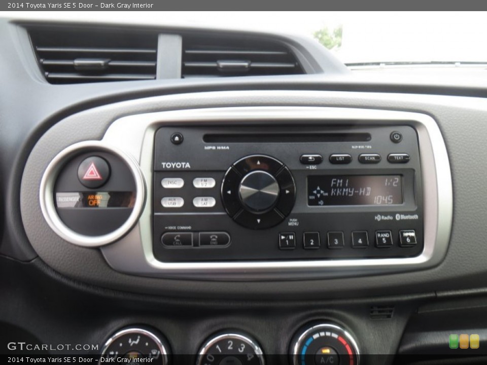 Dark Gray Interior Controls for the 2014 Toyota Yaris SE 5 Door #88227447