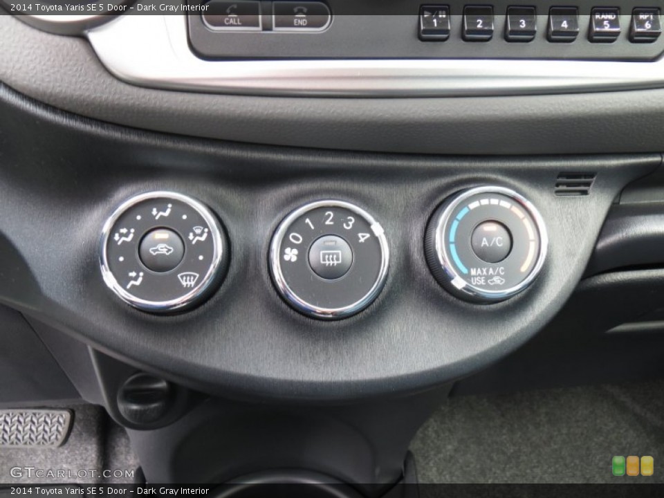 Dark Gray Interior Controls for the 2014 Toyota Yaris SE 5 Door #88227462