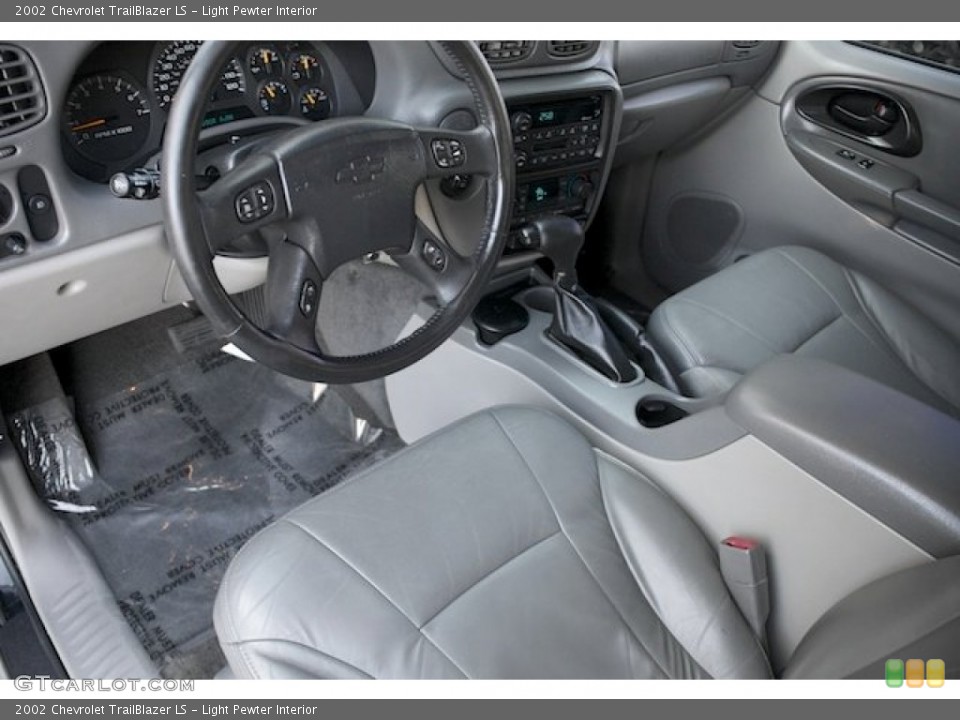Light Pewter Interior Photo for the 2002 Chevrolet TrailBlazer LS #88257590