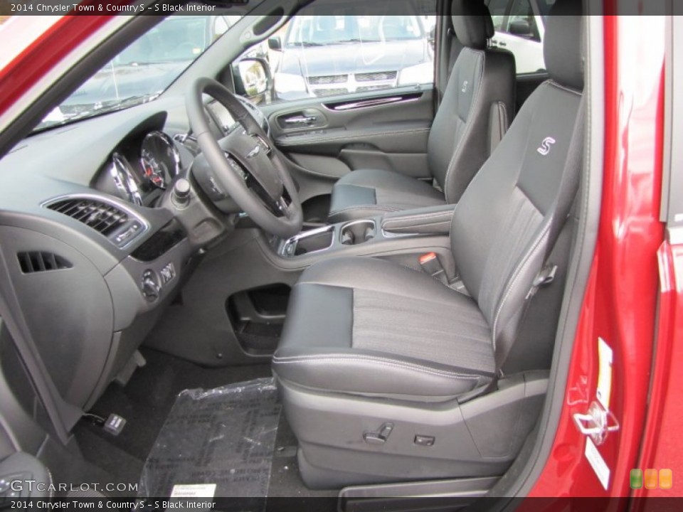 S Black 2014 Chrysler Town & Country Interiors
