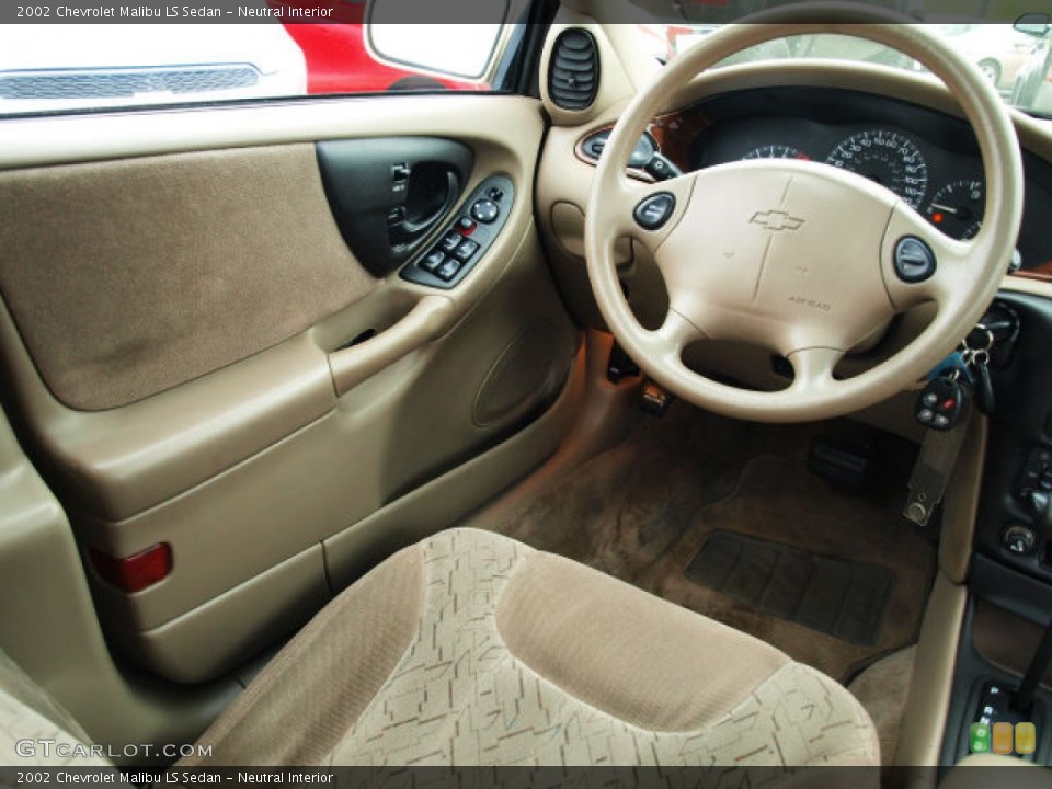 Neutral Interior Photo for the 2002 Chevrolet Malibu LS Sedan #88319439
