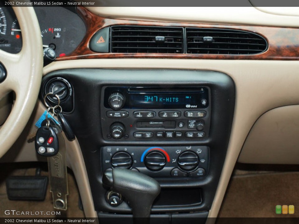 Neutral Interior Controls for the 2002 Chevrolet Malibu LS Sedan #88319467