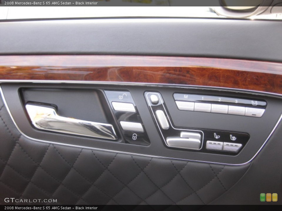 Black Interior Controls for the 2008 Mercedes-Benz S 65 AMG Sedan #88323028