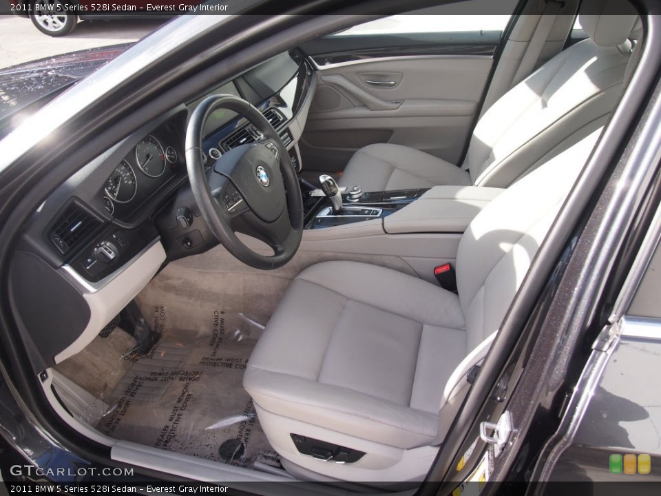 Everest Gray Interior Photo for the 2011 BMW 5 Series 528i Sedan #88340701