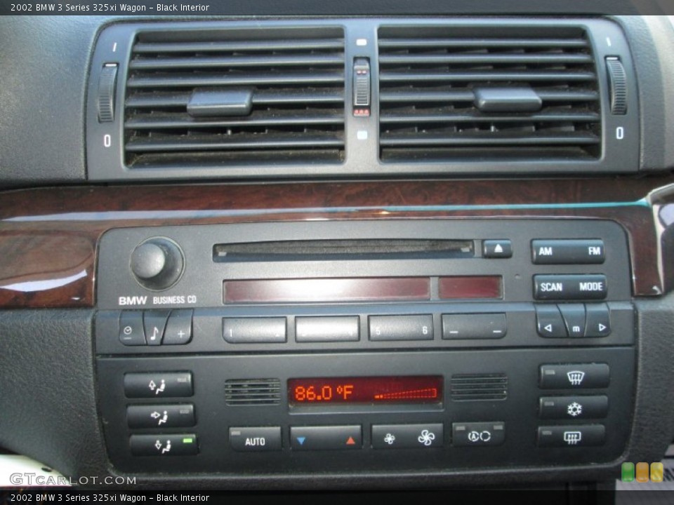 Black Interior Controls for the 2002 BMW 3 Series 325xi Wagon #88375721