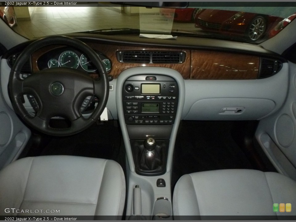 Dove Interior Dashboard for the 2002 Jaguar X-Type 2.5 #88439154