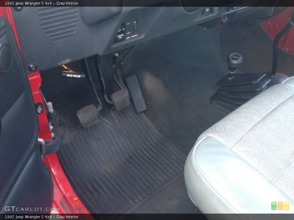 Gray Interior Controls for the 1992 Jeep Wrangler S 4x4 #88474776