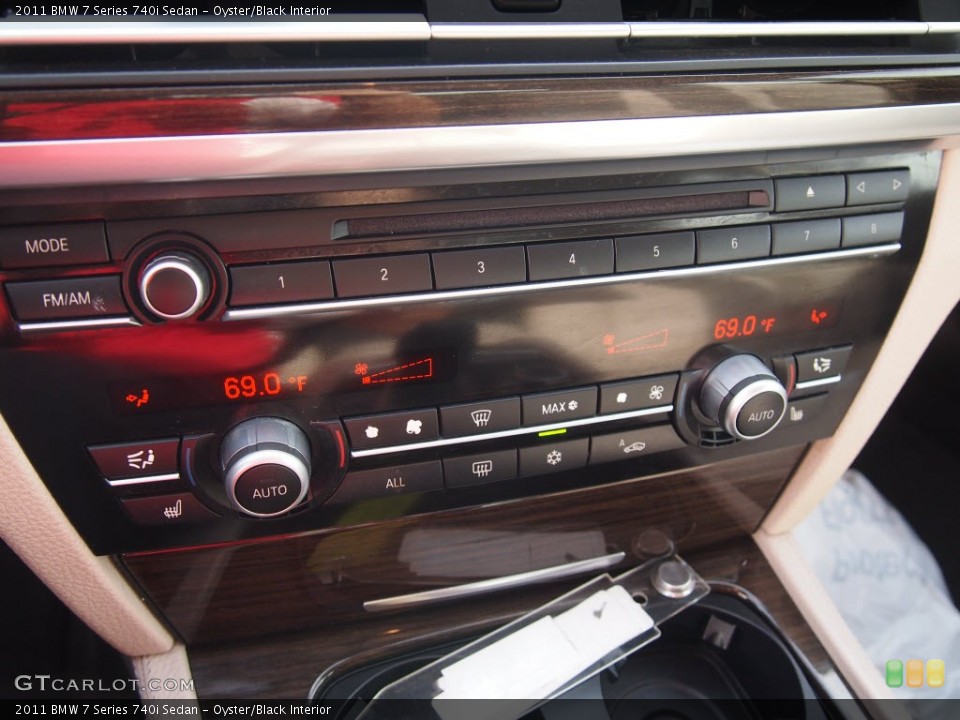 Oyster/Black Interior Controls for the 2011 BMW 7 Series 740i Sedan #88477302