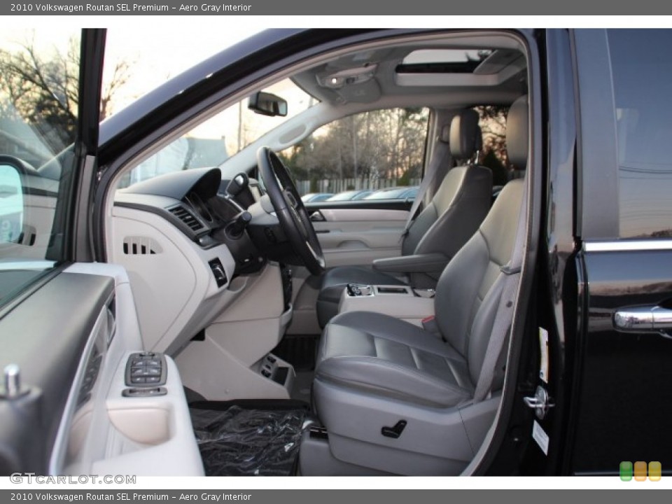Aero Gray Interior Photo for the 2010 Volkswagen Routan SEL Premium #88485999