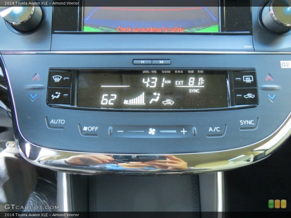 Almond Interior Controls for the 2014 Toyota Avalon XLE #88489194