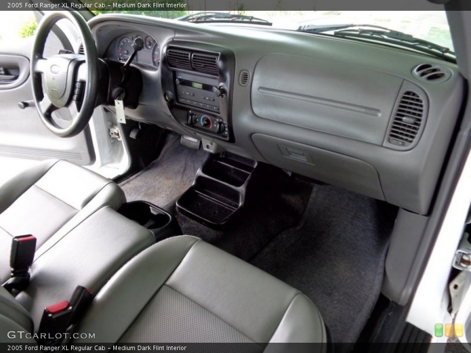 Medium Dark Flint Interior Photo for the 2005 Ford Ranger XL Regular Cab #88614826